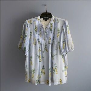 Nautica Jeans Women's Sz Med Flower Print Pleated  Short Sleeve Pullover Top